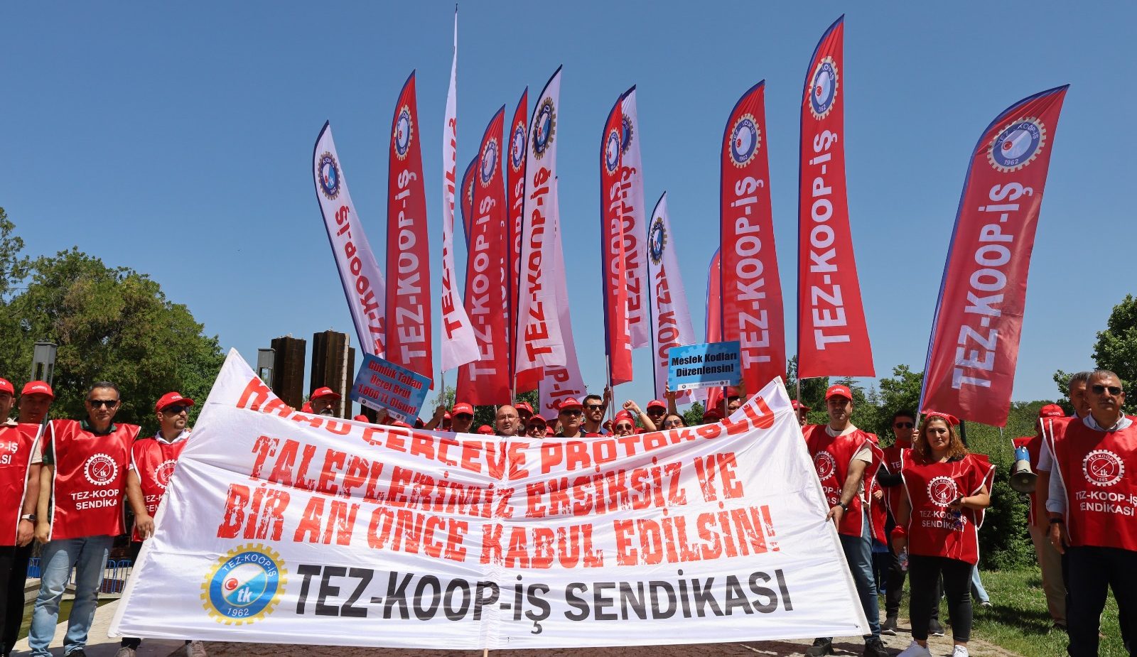 Hazine Ve Maliye Bakanlığı Önünde Basın Açıklaması: “Hükümetin Teklifi Küçük, Kamu İşçisinin Öfkesi Büyük!”