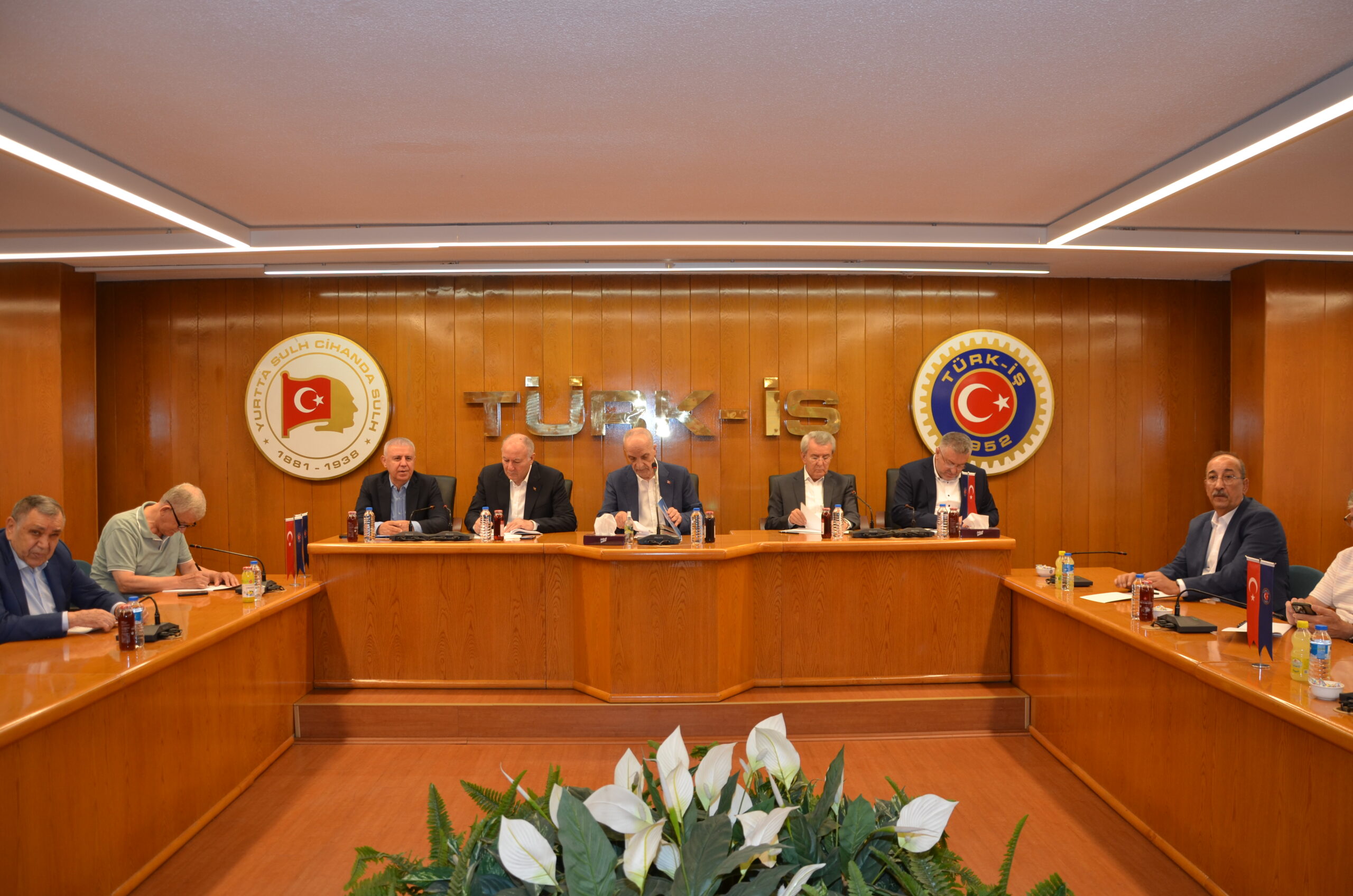 Türk-İş Başkanlar Kurulu, Konfederasyon Genel Merkezinde Toplandı