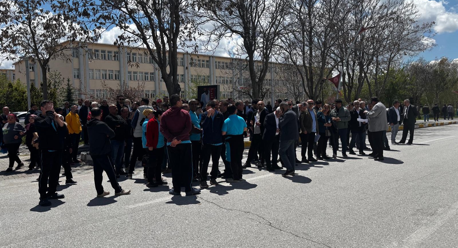 Sivas Cumhuriyet Üniversitesinde Promosyon İhalesi İptaline İlişkin Basın Açıklaması